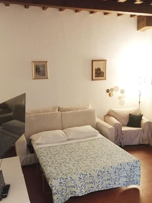 Cozy Apartment Near Train Station Флоренция Экстерьер фото